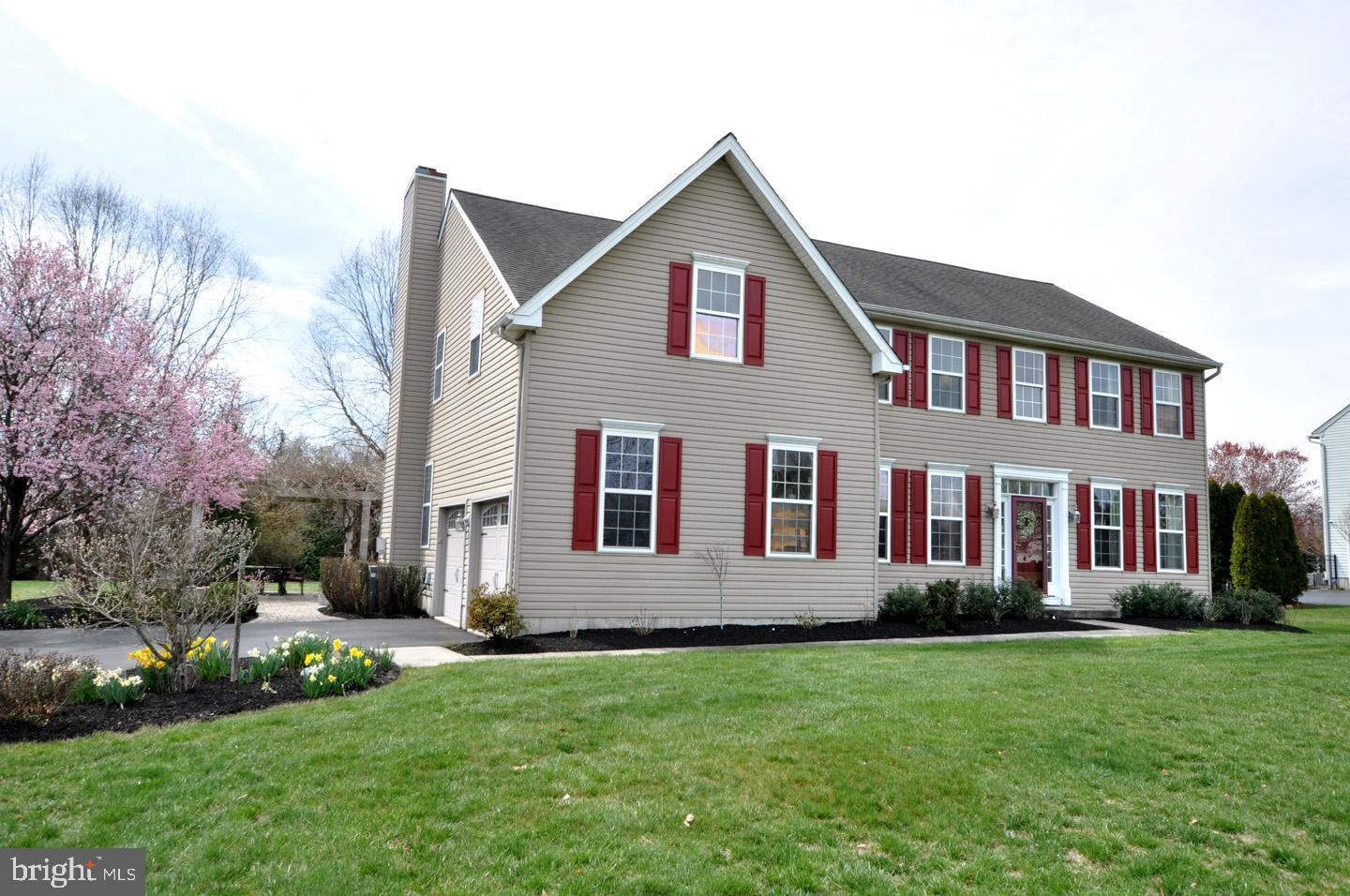261 Jennings Way Mickleton, NJ 08056 - Photo 4 of 46 a front view of house with yard and green space