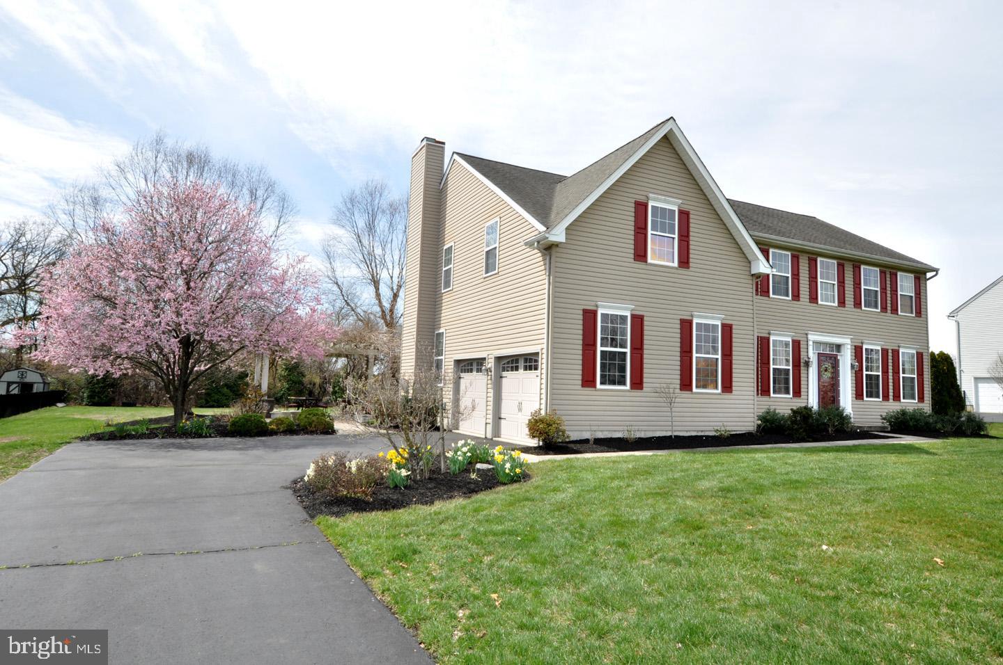 261 Jennings Way Mickleton, NJ 08056 - Photo 5 of 46 a front view of house with yard and green space