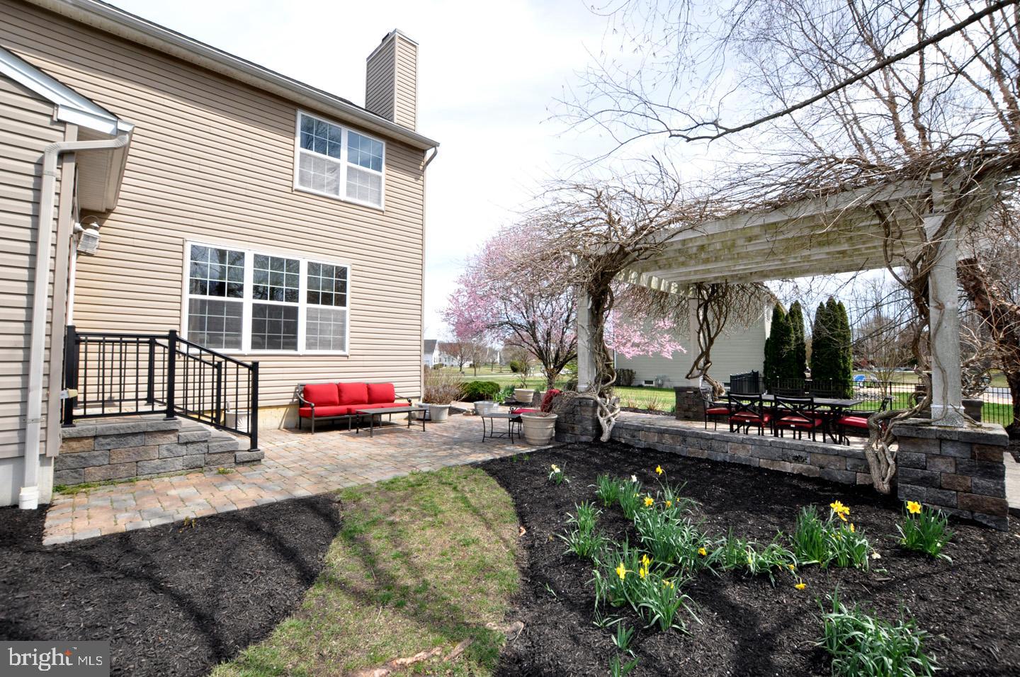 261 Jennings Way Mickleton, NJ 08056 - Photo 9 of 46 a view of a house with backyard and sitting area