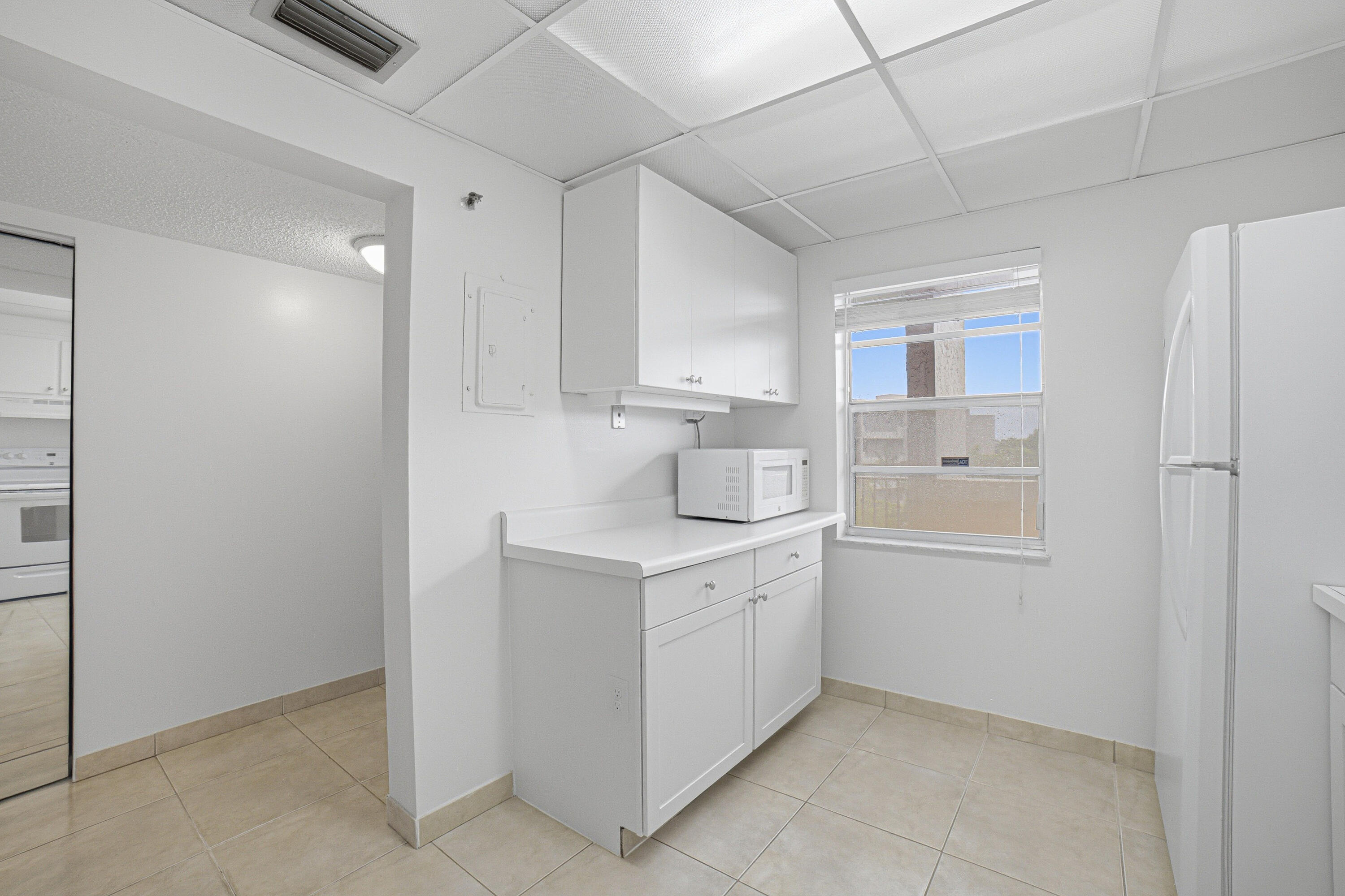 3940 Inverrary Boulevard, Unit 603A Lauderhill, FL 33319 - Photo 6 of 39 Kitchen - C