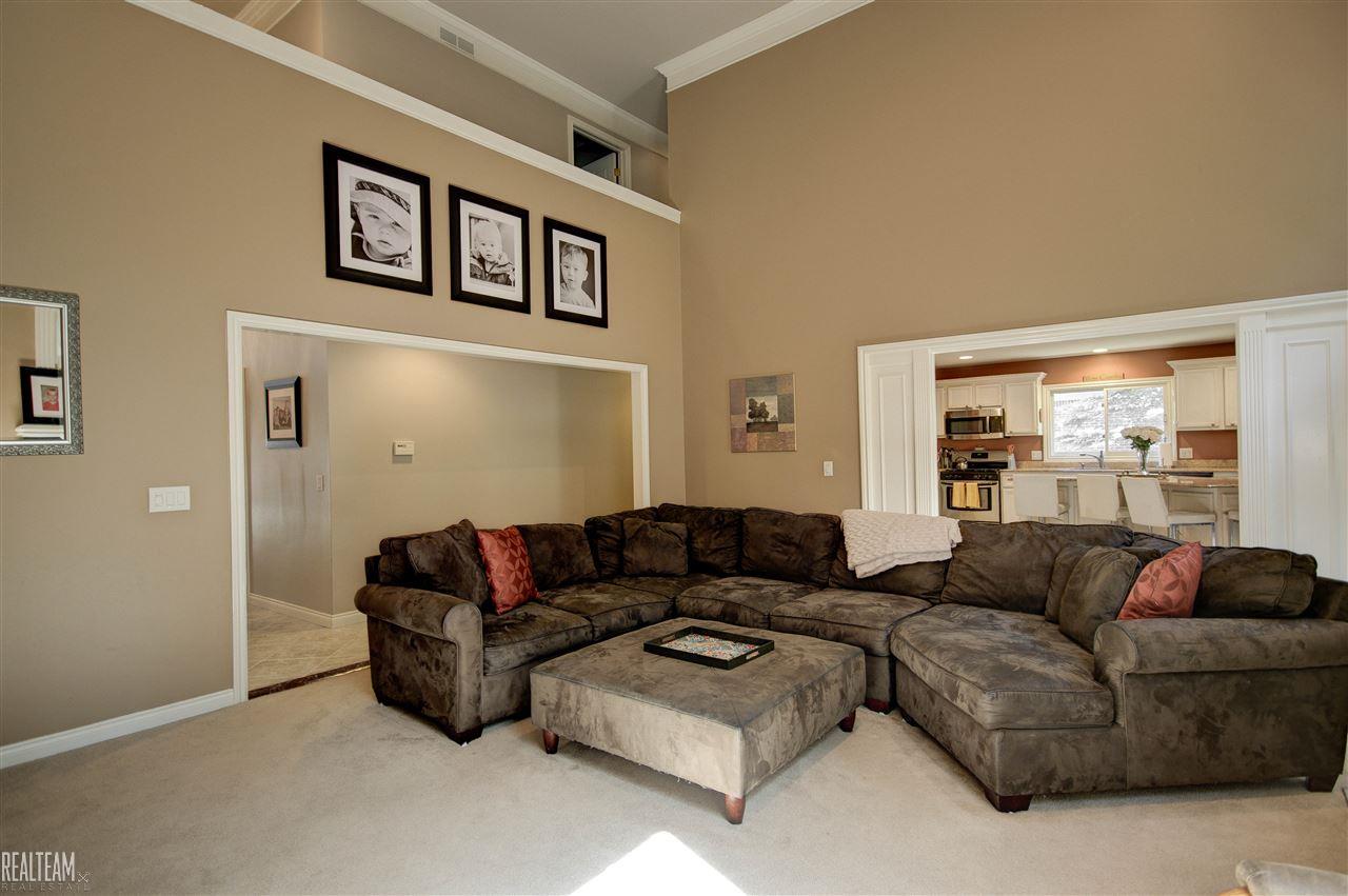 921 Dakota Rochester Hills, MI 48307 - Photo 6 of 46