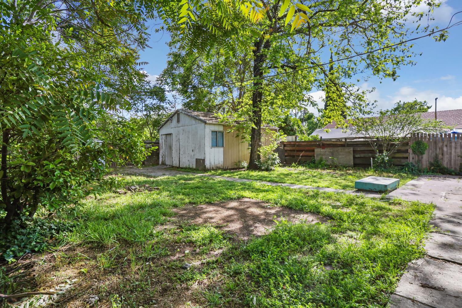 2018 East Myrtle Street Stockton, CA 95205 - Photo 36 of 41 front view of a house with a yard