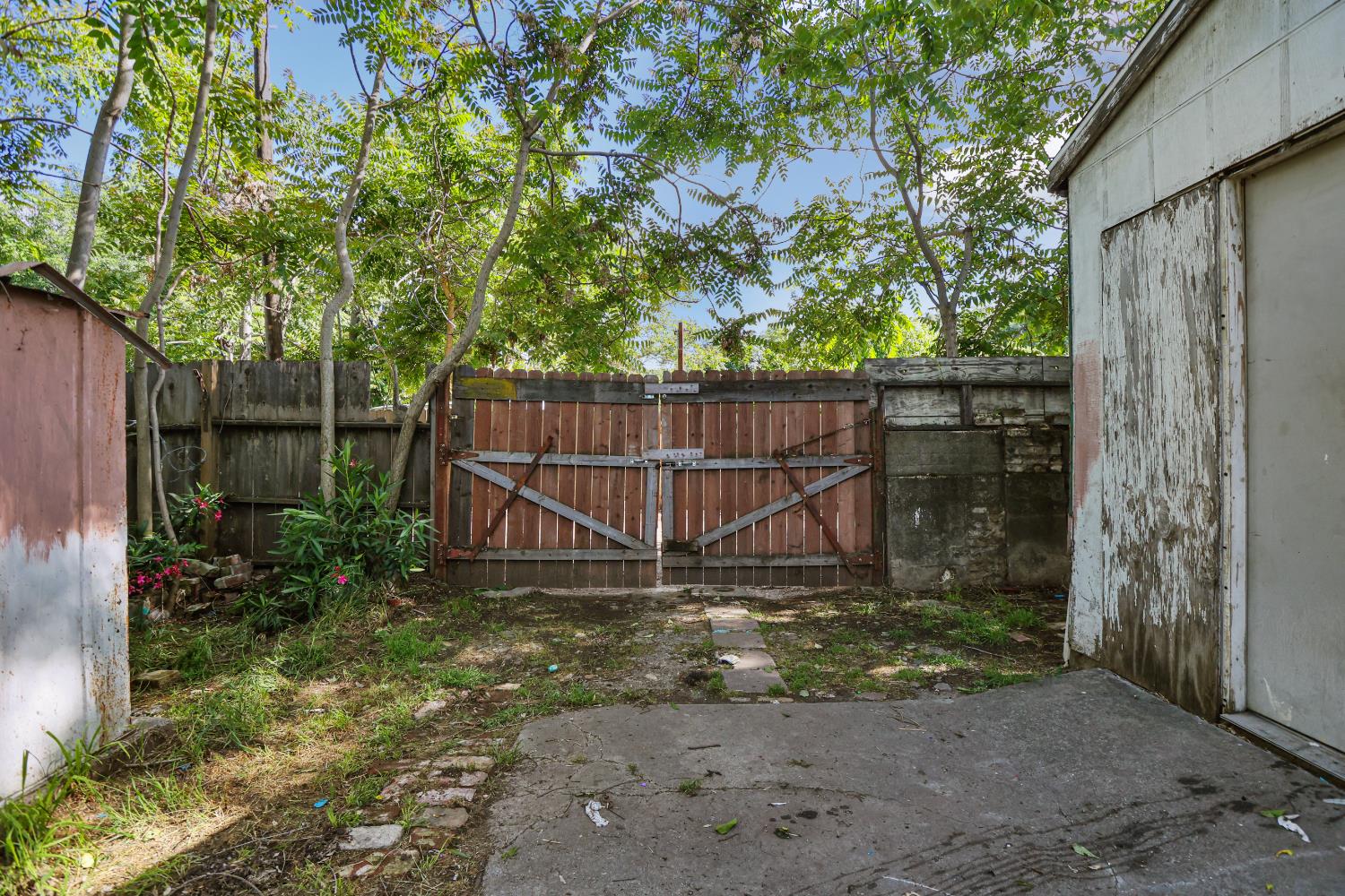 2018 East Myrtle Street Stockton, CA 95205 - Photo 37 of 41 a view of a backyard with green space