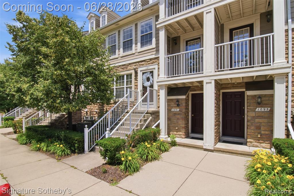 1091 Beaver Run Troy, MI 48083 - Photo 2 of 28