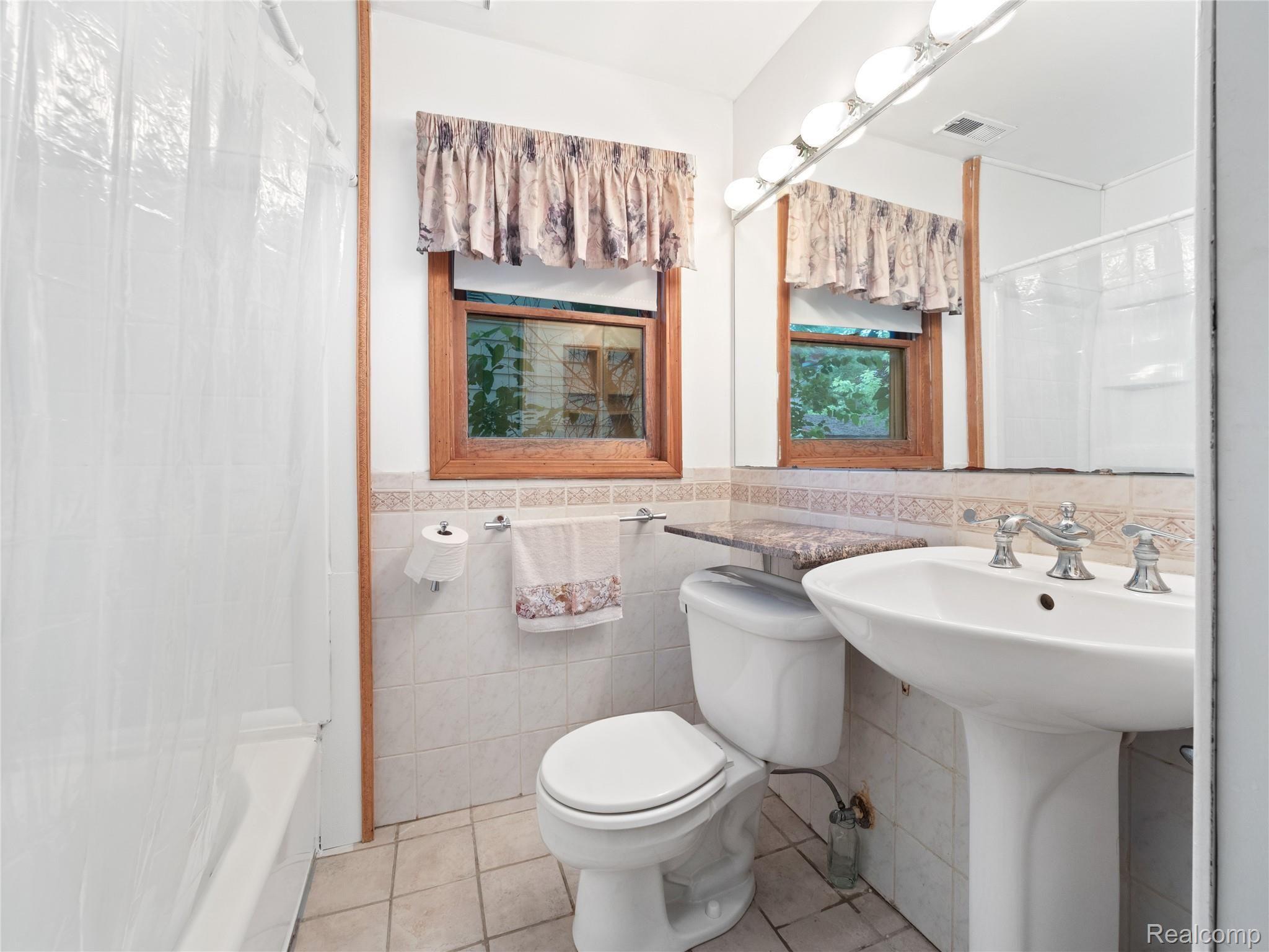 884 Trinway Road Troy, MI 48085 - Photo 17 of 25 Full bath