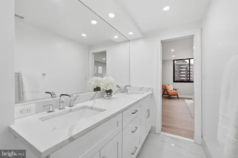 $974,900 | 4550 North Park Avenue, Unit 807, Chevy Chase, MD 20815