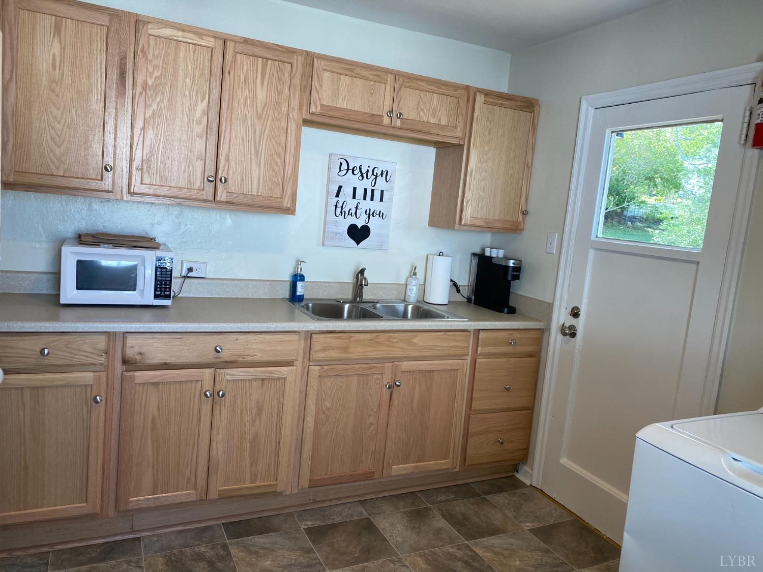 632 Thomas Road Lynchburg, VA 24502 - Photo 4 of 13 Gallery Image 4