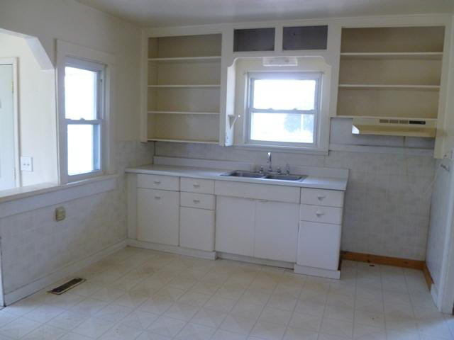 117 Cole Road Monroe, MI 48162 - Photo 3 of 11 20095593-2.JPG