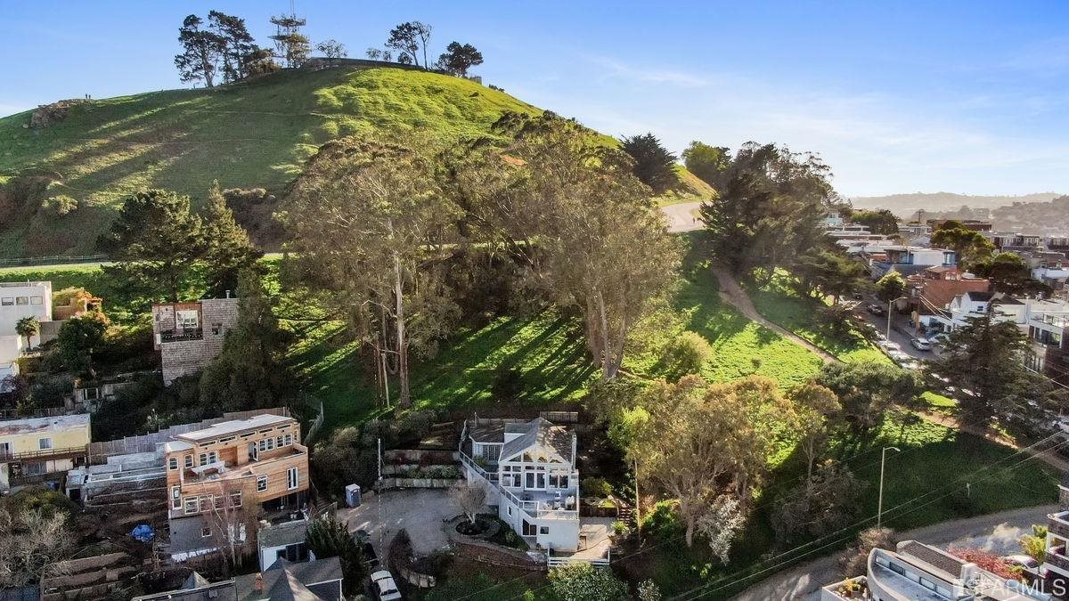 1502 Shotwell Street San Francisco, CA 94110 - Photo 57 of 61 a view of a city