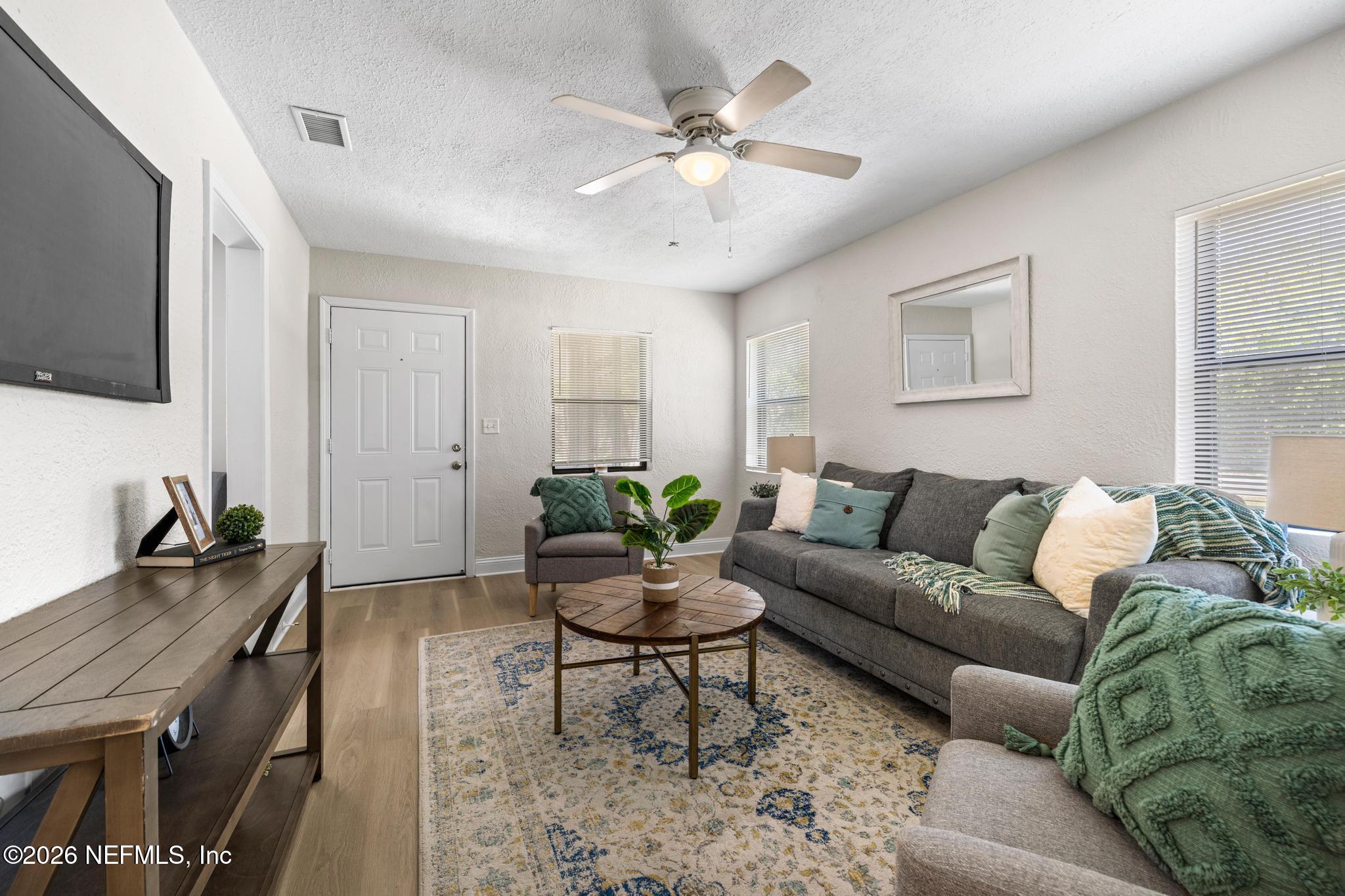 354 Sapelo Road Jacksonville, FL 32216 - Photo 4 of 23 Living Area