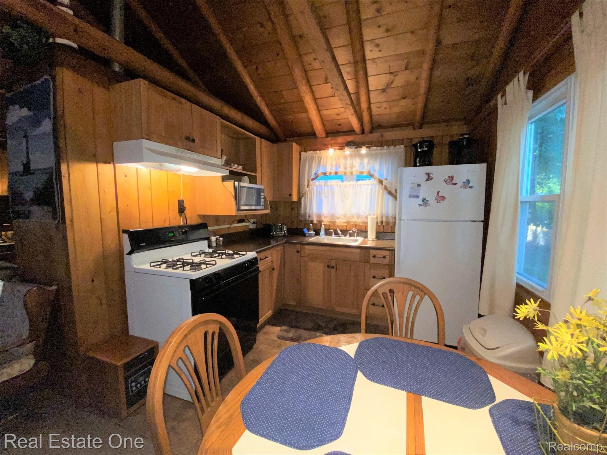 2722 Piney Ridge Road Ludington, MI 49431 - Photo 54 of 64 IMG-1065 (2).jpg