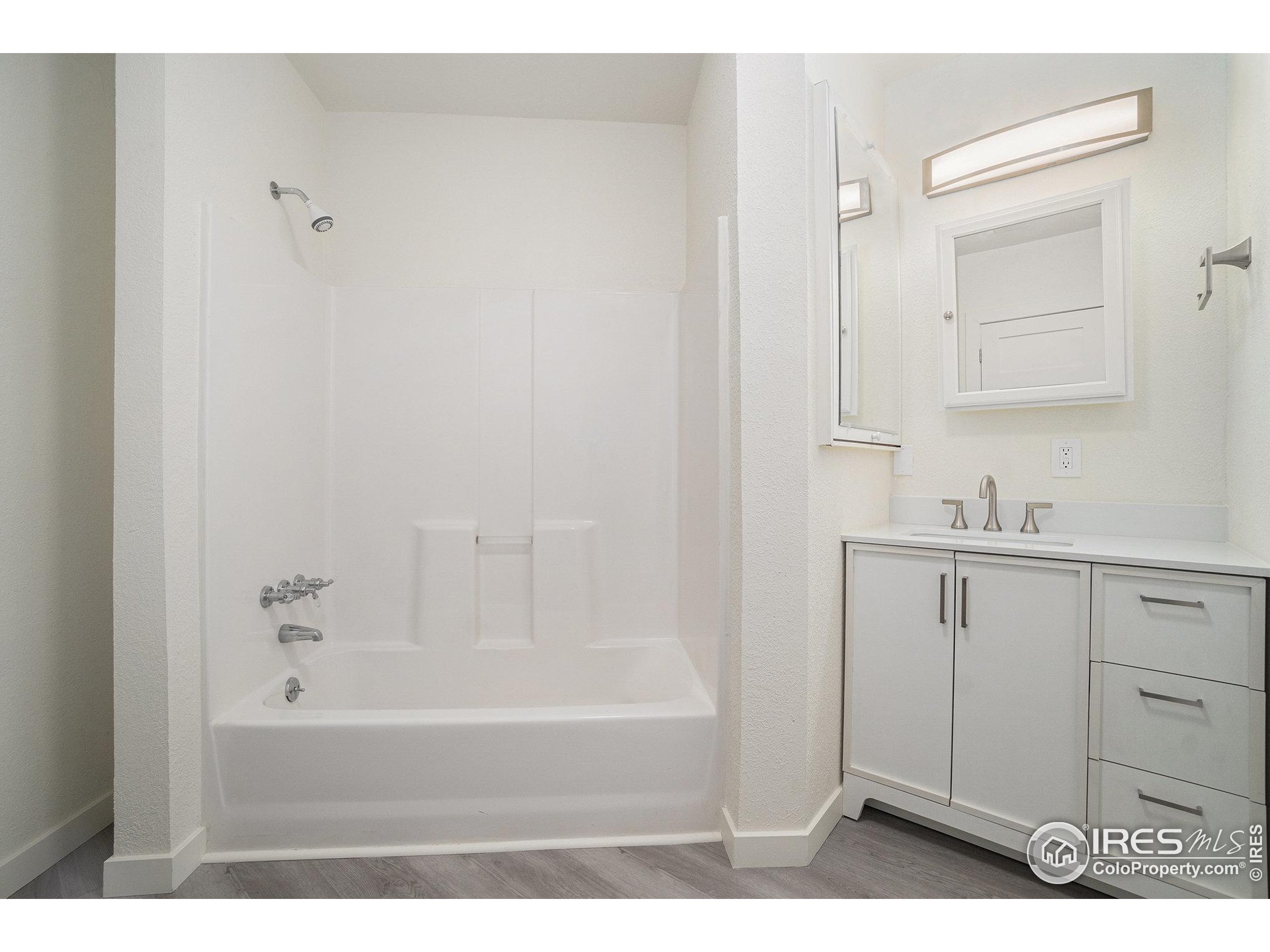 552 Blue Grouse Lane Bellvue, CO 80512 - Photo 23 of 39 a bathroom with a bathtub and a sink