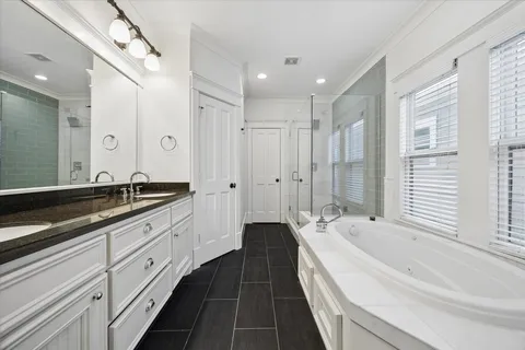 $825,000 | 638 West 17th Street, Houston, TX 77008