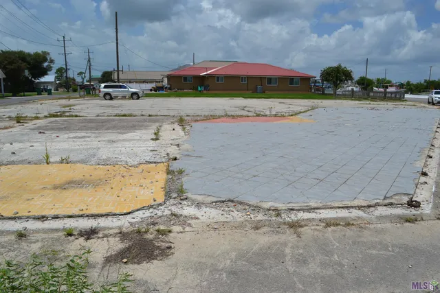 $35,000 | 1720 South Bayou Drive, Golden Meadow, LA 70357