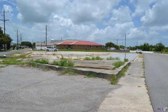 $35,000 | 1720 South Bayou Drive, Golden Meadow, LA 70357