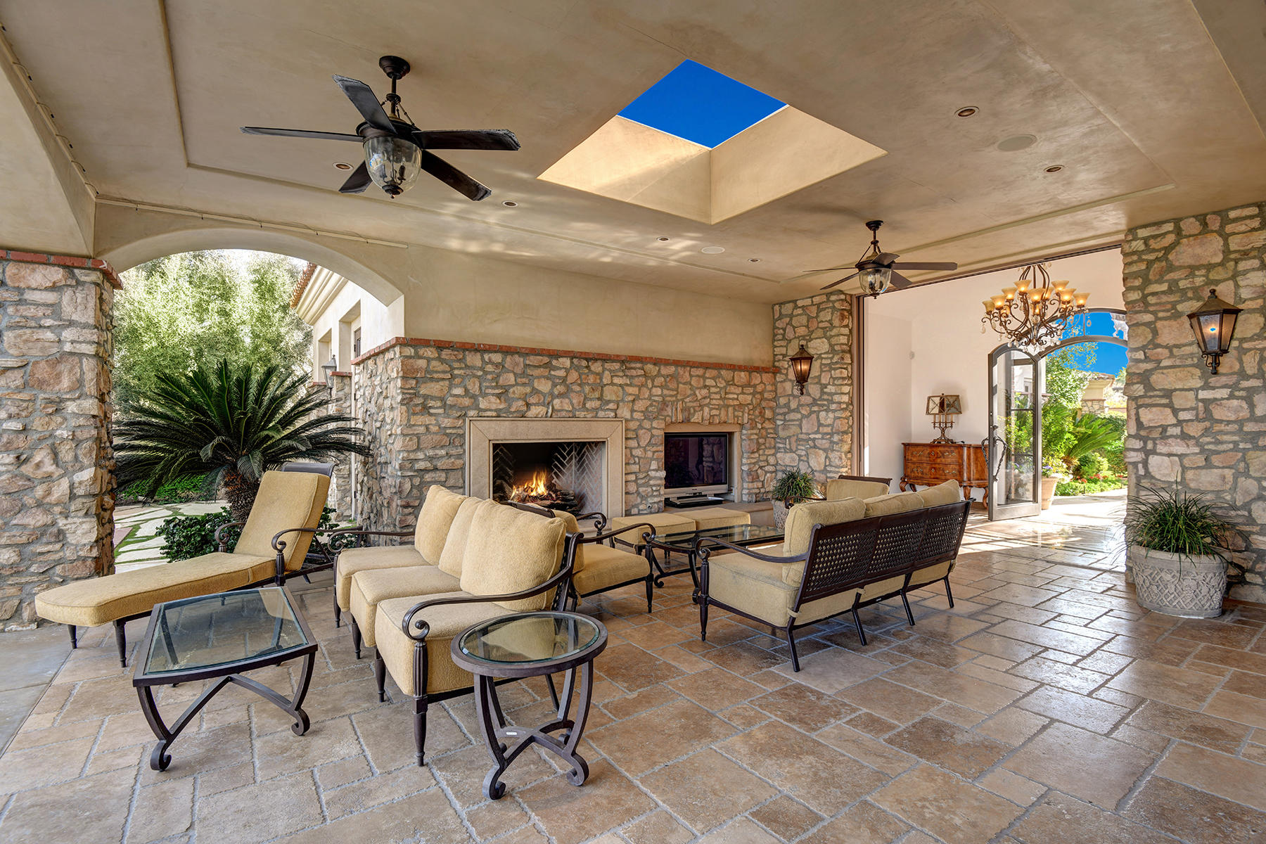 2 Mirada Circle Rancho Mirage, CA 92270 - Photo 6 of 34 COVERED PATIO REVERSE TO ENTRY MLS