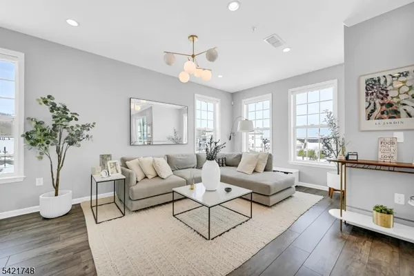 $5,500 | 122 Aspen Drive, Cedar Grove, NJ 07009