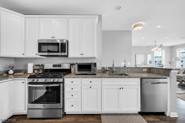 $5,500 | 122 Aspen Drive, Cedar Grove, NJ 07009