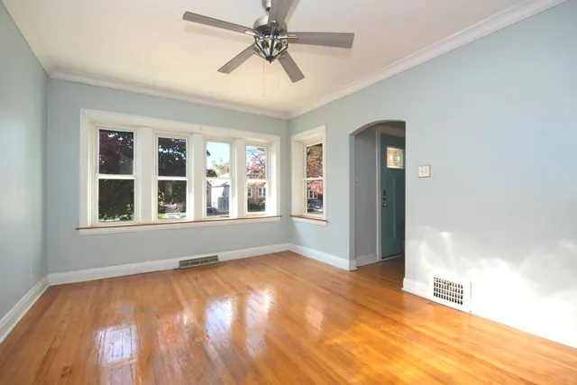 $295,000 | 1833 Wenonah Avenue, Berwyn, IL 60402