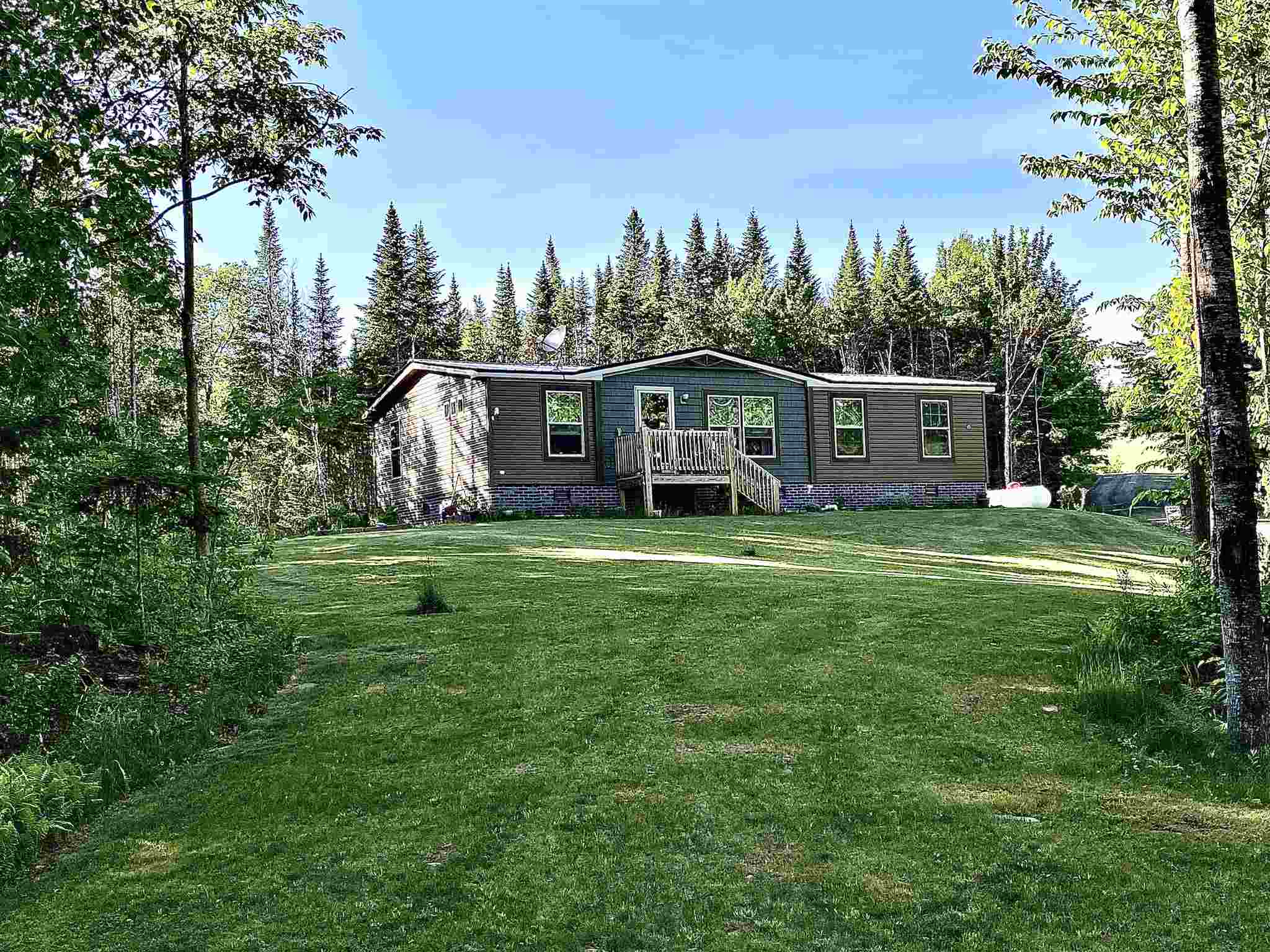 43 Kingfield Road Pittsburg, NH 03592 - Photo 1 of 38 Gallery Image 1
