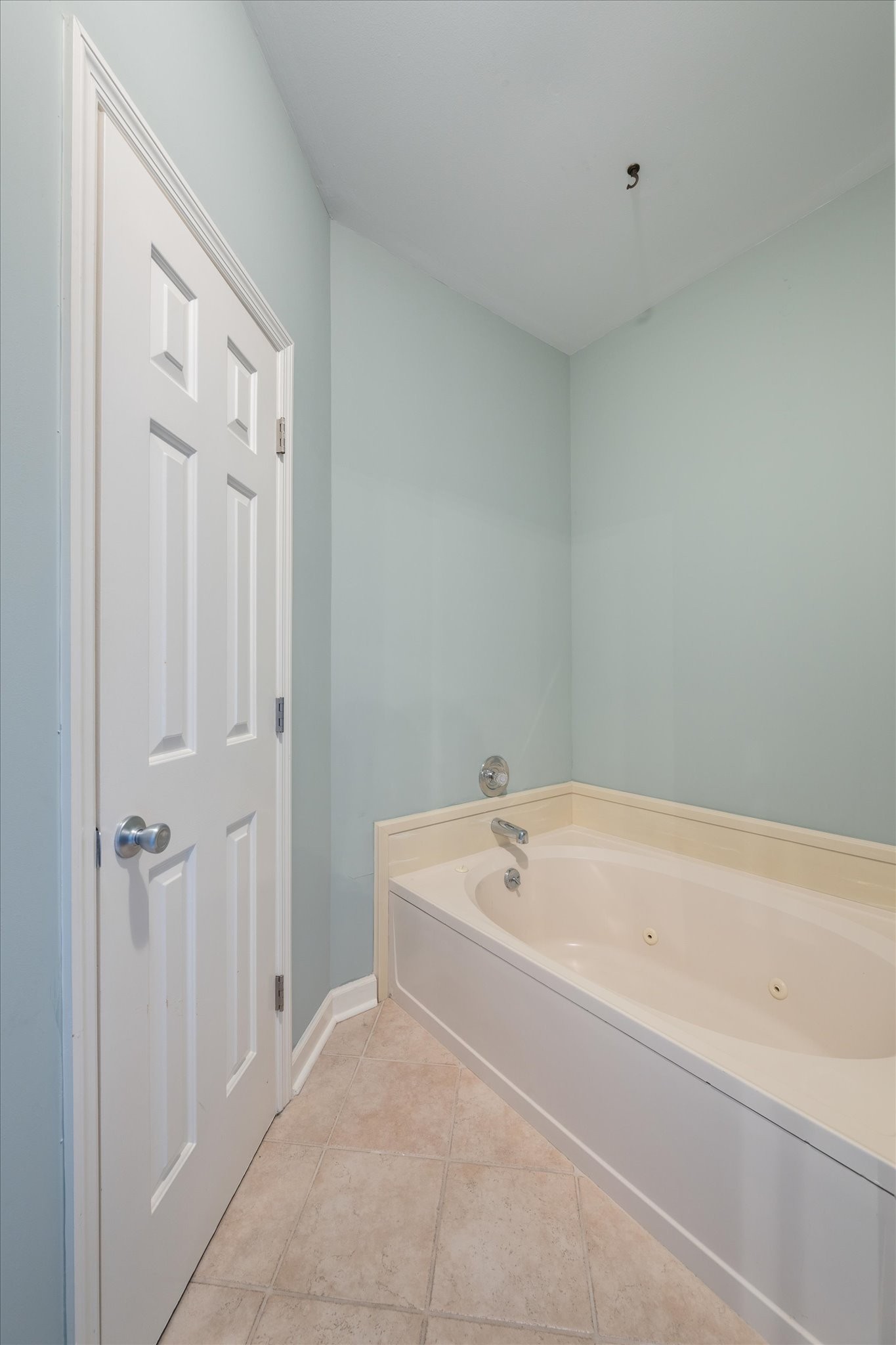 2403 Franklin Lane Murfreesboro, TN 37130 - Photo 20 of 27 a spacious bathroom with a tub shower and a sink