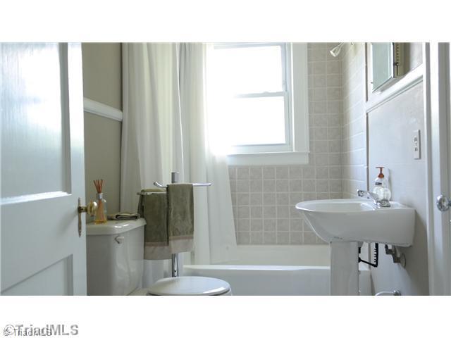 5410 Old Rural Hall Road Winston-Salem, NC 27105 - Photo 13 of 15 Bath.
