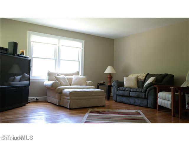 5410 Old Rural Hall Road Winston-Salem, NC 27105 - Photo 3 of 15 Living Room.