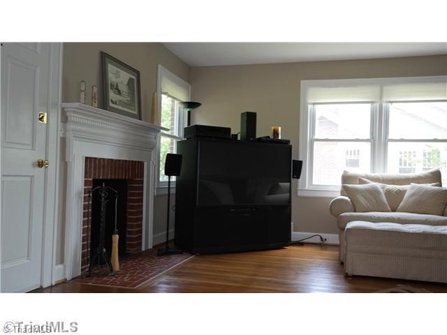 5410 Old Rural Hall Road Winston-Salem, NC 27105 - Photo 4 of 15 Living Room.