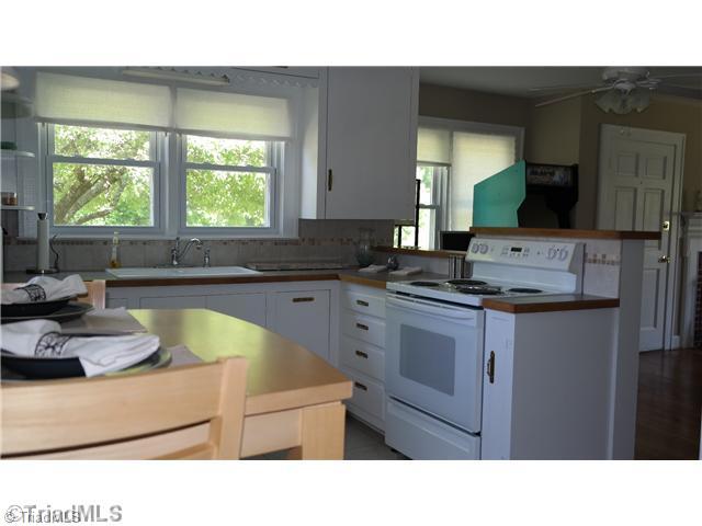 5410 Old Rural Hall Road Winston-Salem, NC 27105 - Photo 5 of 15 Kitchen.