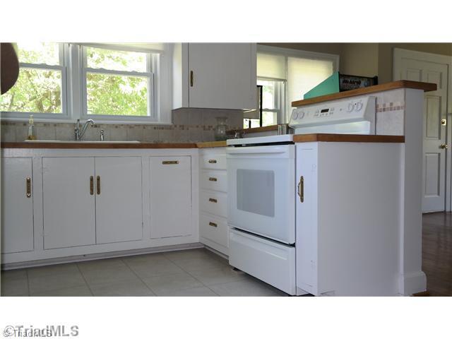 5410 Old Rural Hall Road Winston-Salem, NC 27105 - Photo 7 of 15 Kitchen.