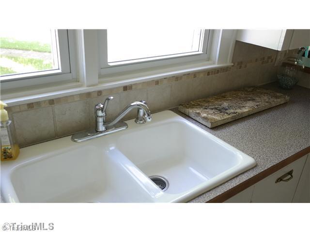 5410 Old Rural Hall Road Winston-Salem, NC 27105 - Photo 8 of 15 Kitchen.