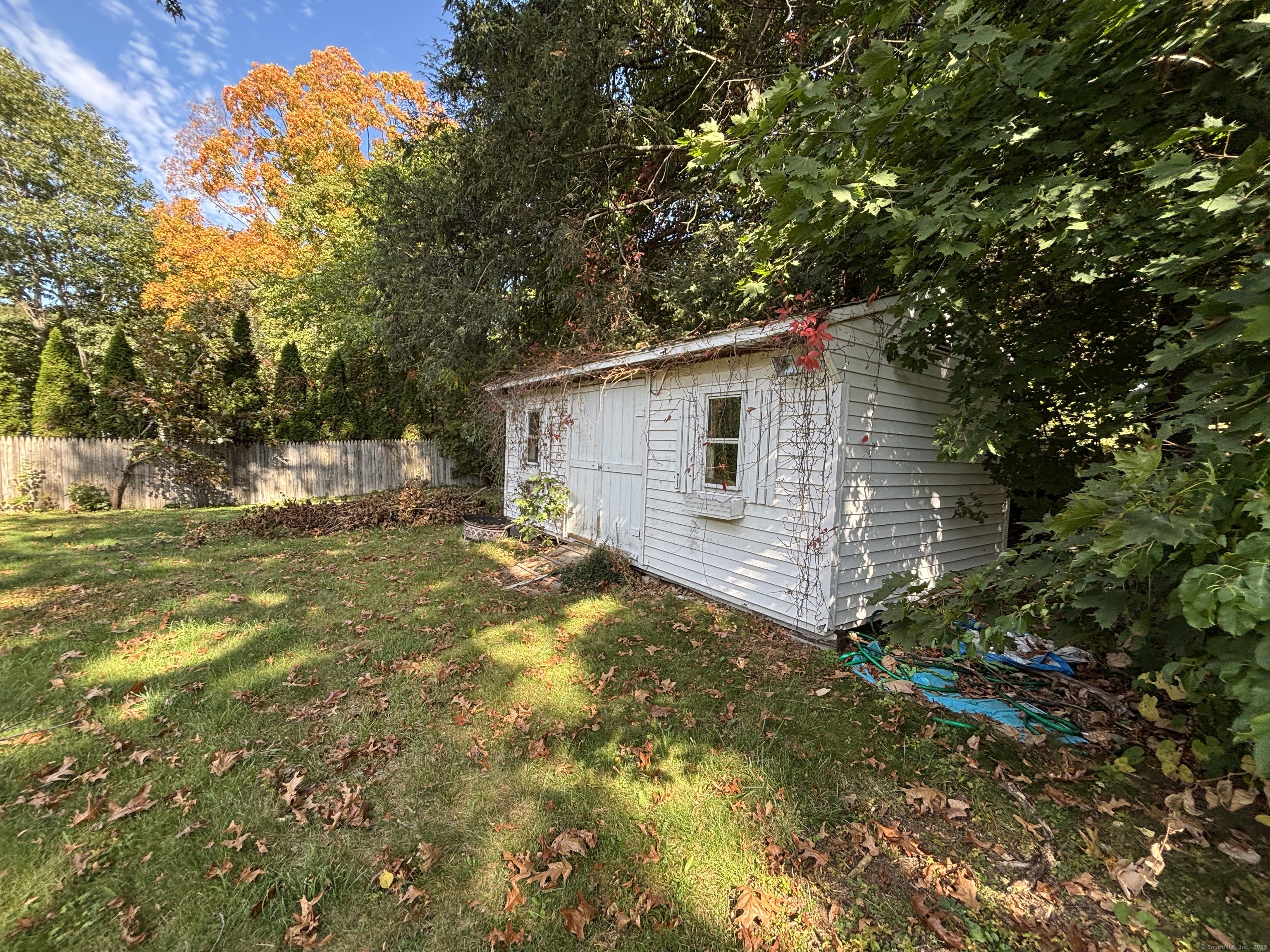 39 Alice Drive Manchester, CT 06042 - Photo 4 of 15 a backyard of a house with table and chairs
