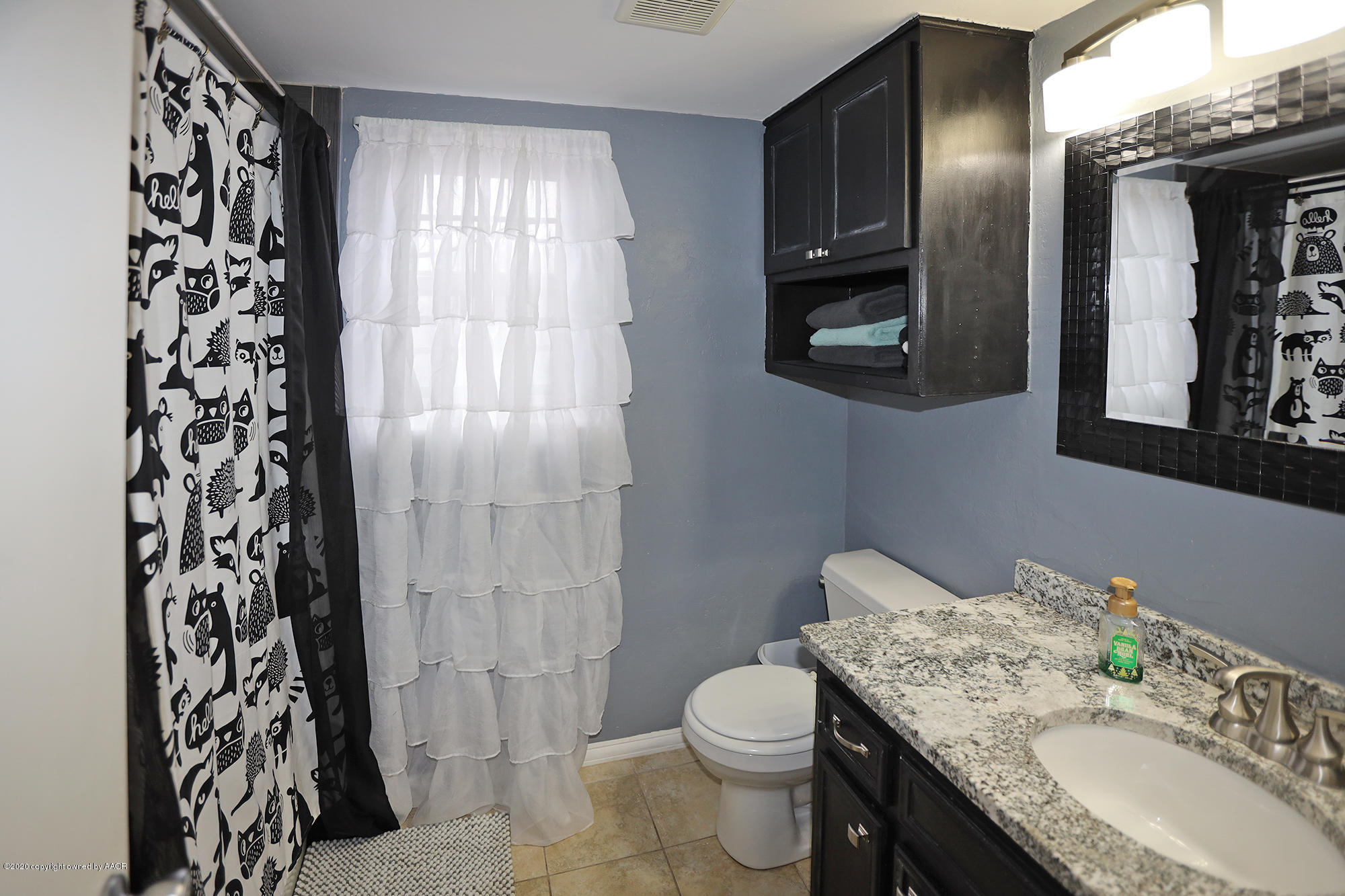 6203 Hanson Road Amarillo, TX 79106 - Photo 33 of 41 Upstairs Bathroom