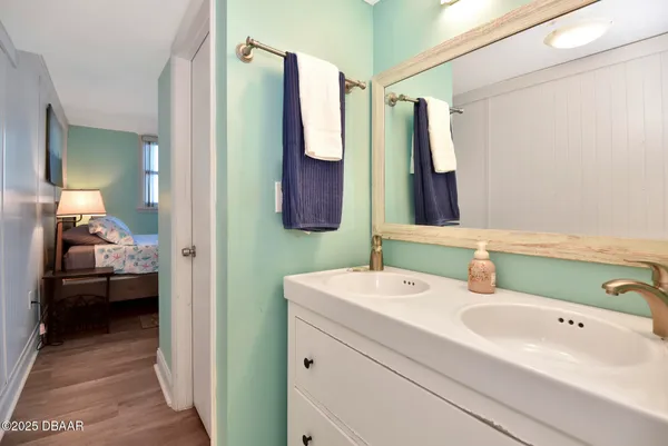 a en suite bathroom with a sink and a mirror