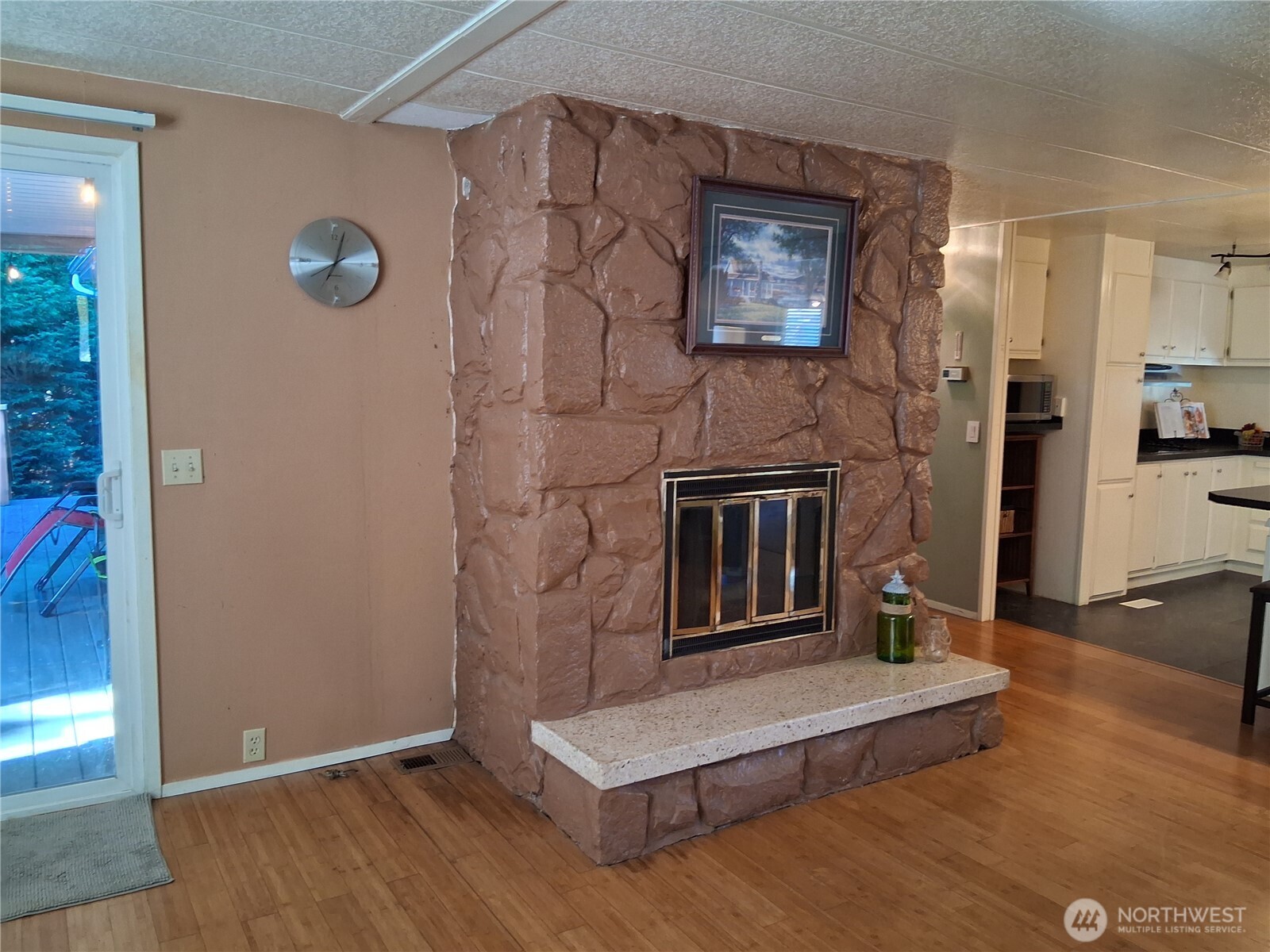 815 124th Street Southwest, Unit 36 Everett, WA 98204 - Photo 12 of 33 a living room with furniture