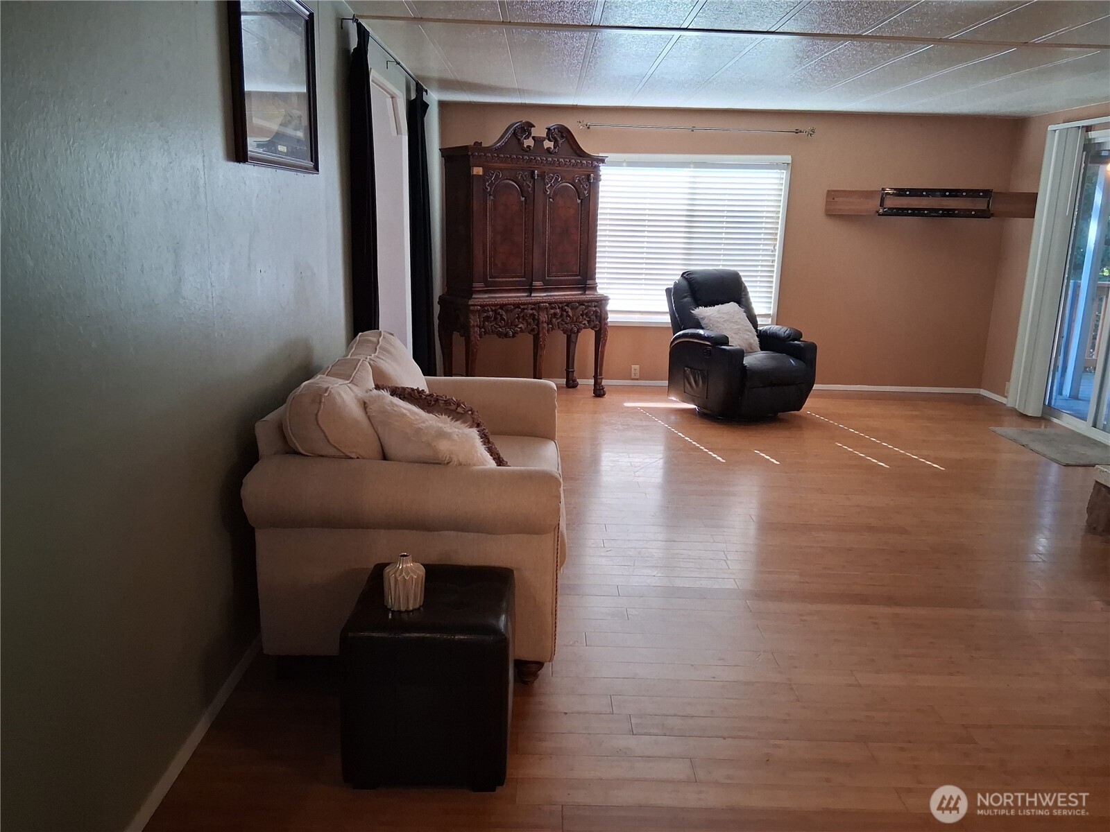 815 124th Street Southwest, Unit 36 Everett, WA 98204 - Photo 14 of 33 a living room with furniture and a window