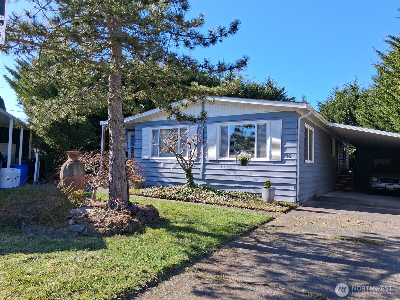 815 124th Street Southwest, Unit 36 Everett, WA 98204 - Photo 2 of 33 a front view of a house with a yard