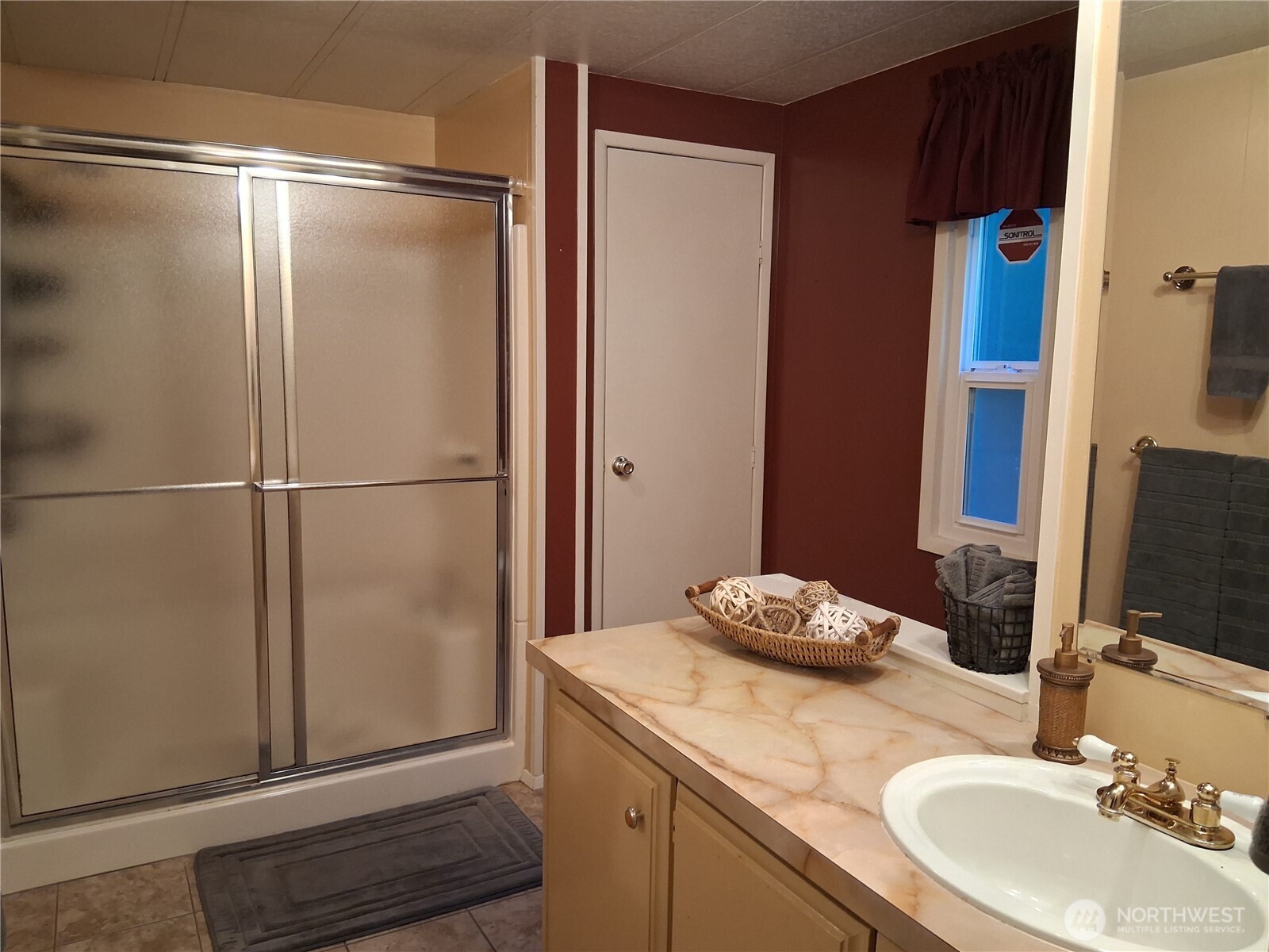 815 124th Street Southwest, Unit 36 Everett, WA 98204 - Photo 26 of 33 a bathroom with a granite countertop sink and a mirror