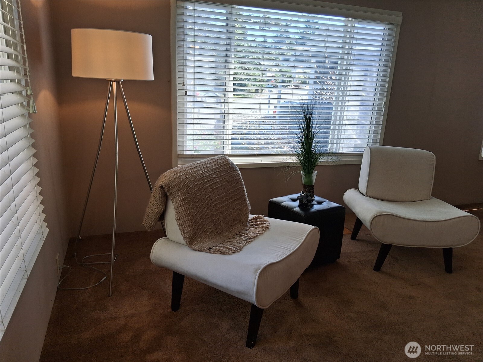 815 124th Street Southwest, Unit 36 Everett, WA 98204 - Photo 8 of 33 a living room with furniture and a window