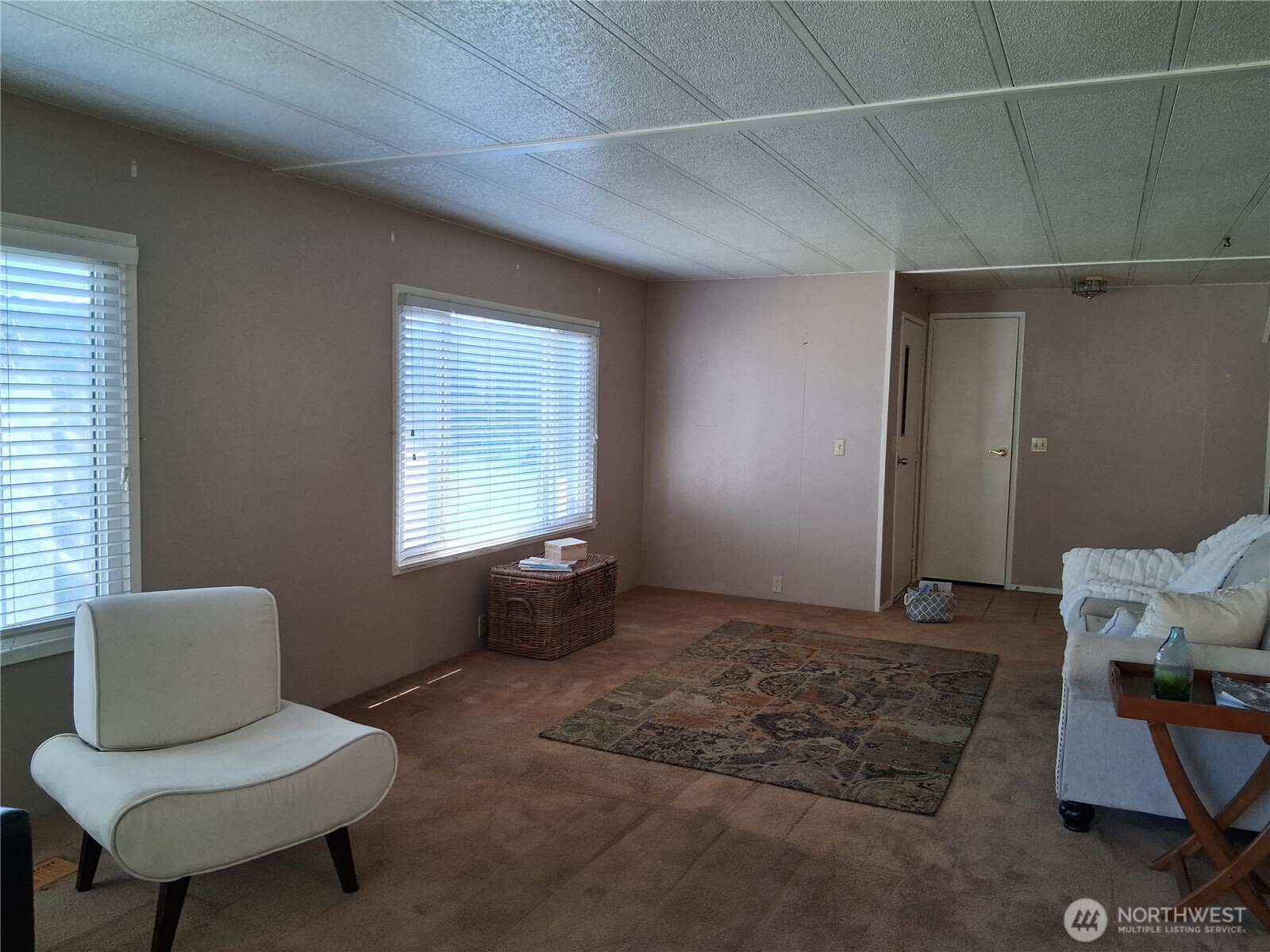 815 124th Street Southwest, Unit 36 Everett, WA 98204 - Photo 10 of 33 a living room with furniture and a window