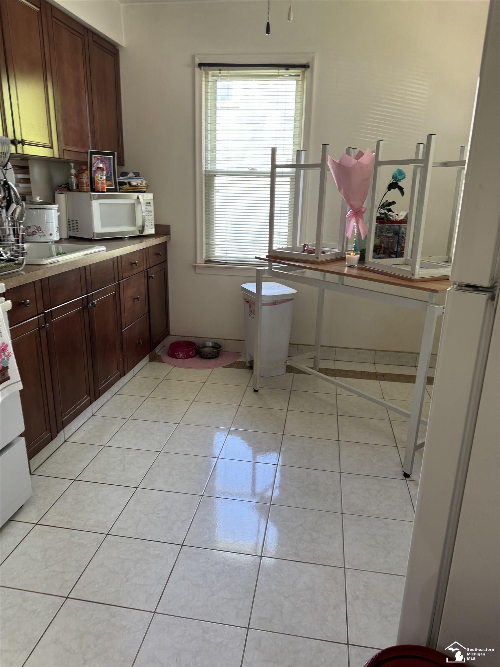 14668 Allen Road Taylor, MI 48180 - Photo 5 of 28 50141076-1f9888da-6de3-4f9c-9144-e67be5c3a8d2.JPG