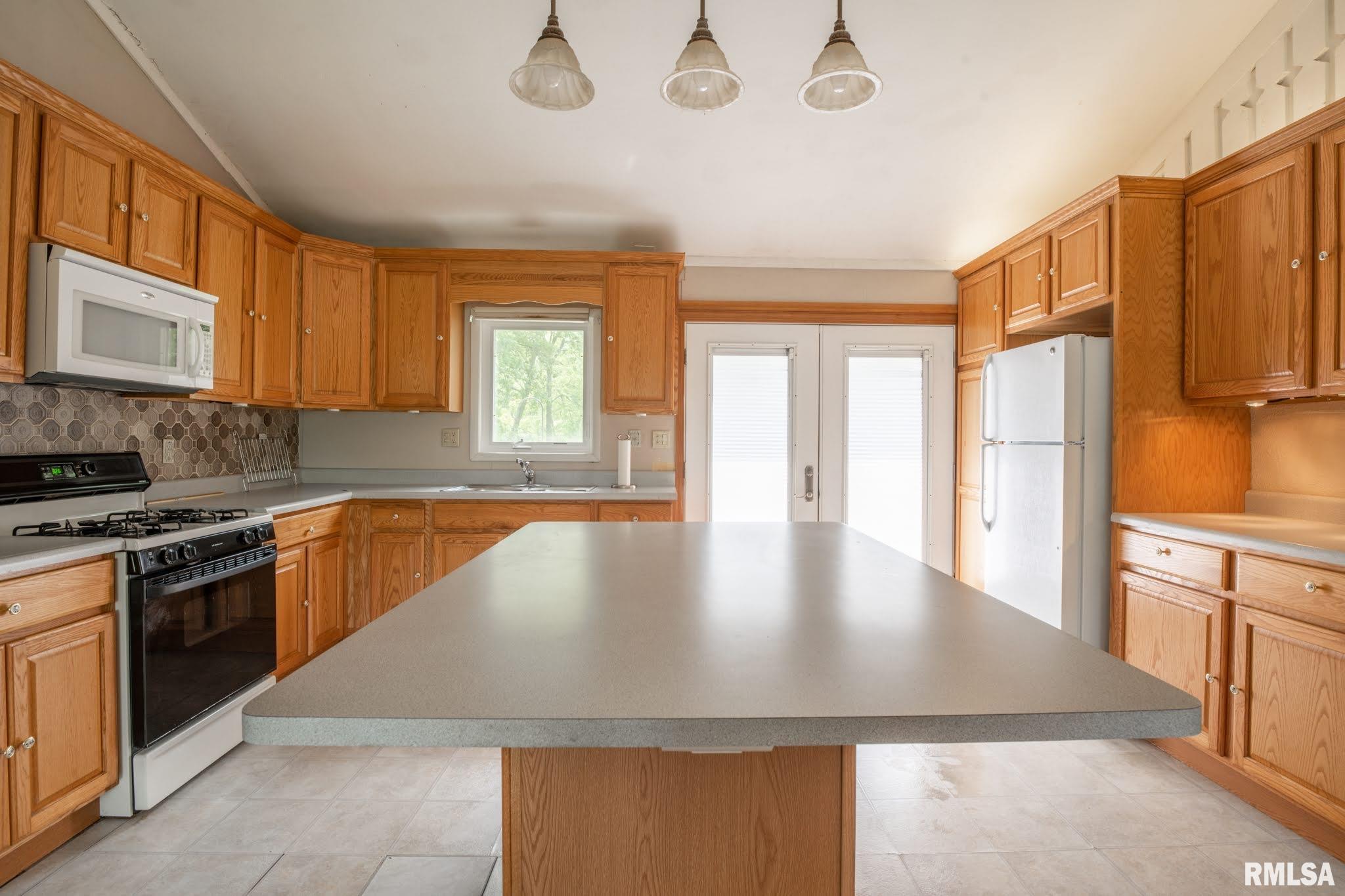 1927 North Ellory Road Peoria, IL 61604 - Photo 7 of 47 Gallery Image 7