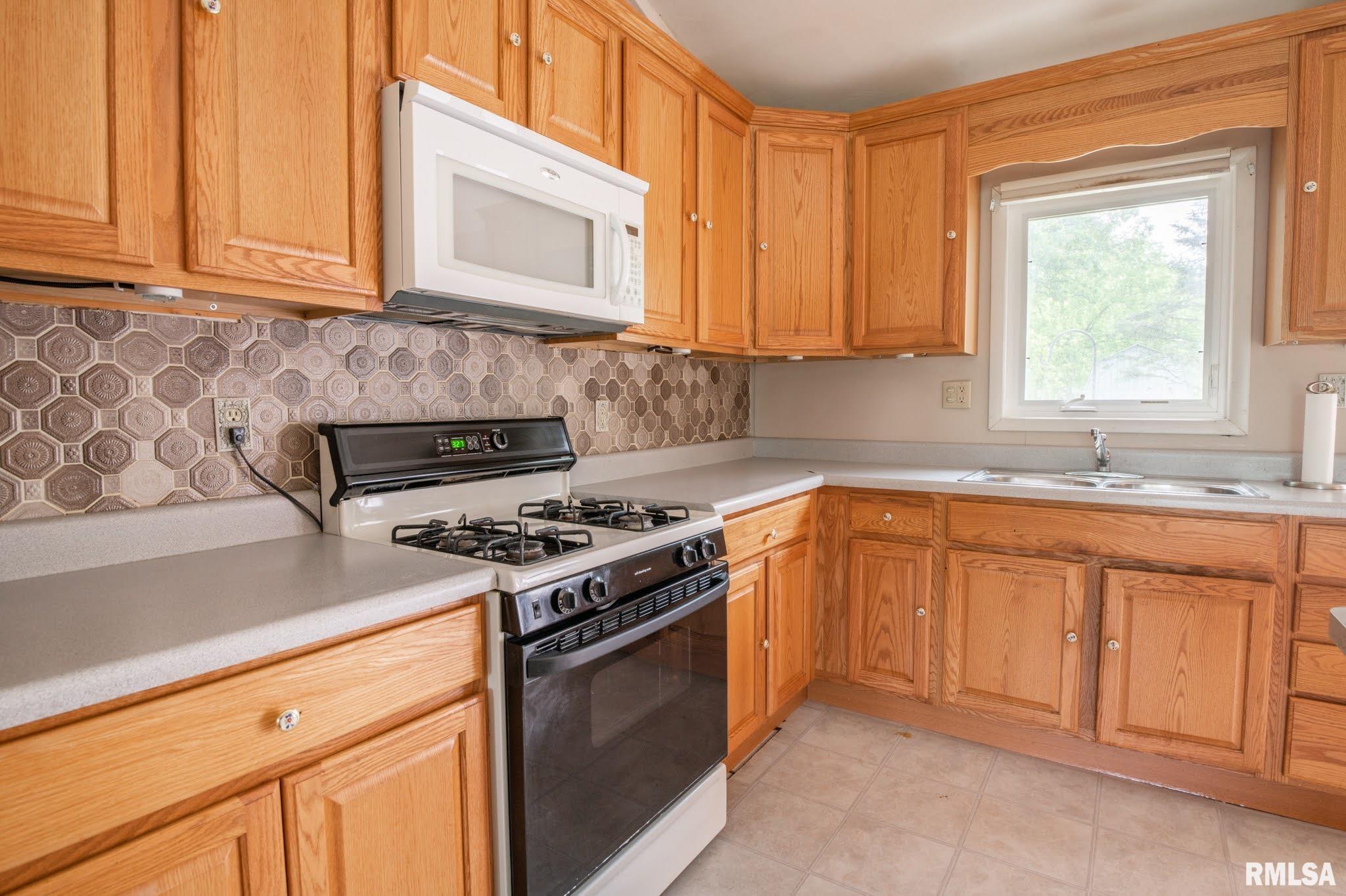 1927 North Ellory Road Peoria, IL 61604 - Photo 10 of 47 Gallery Image 10