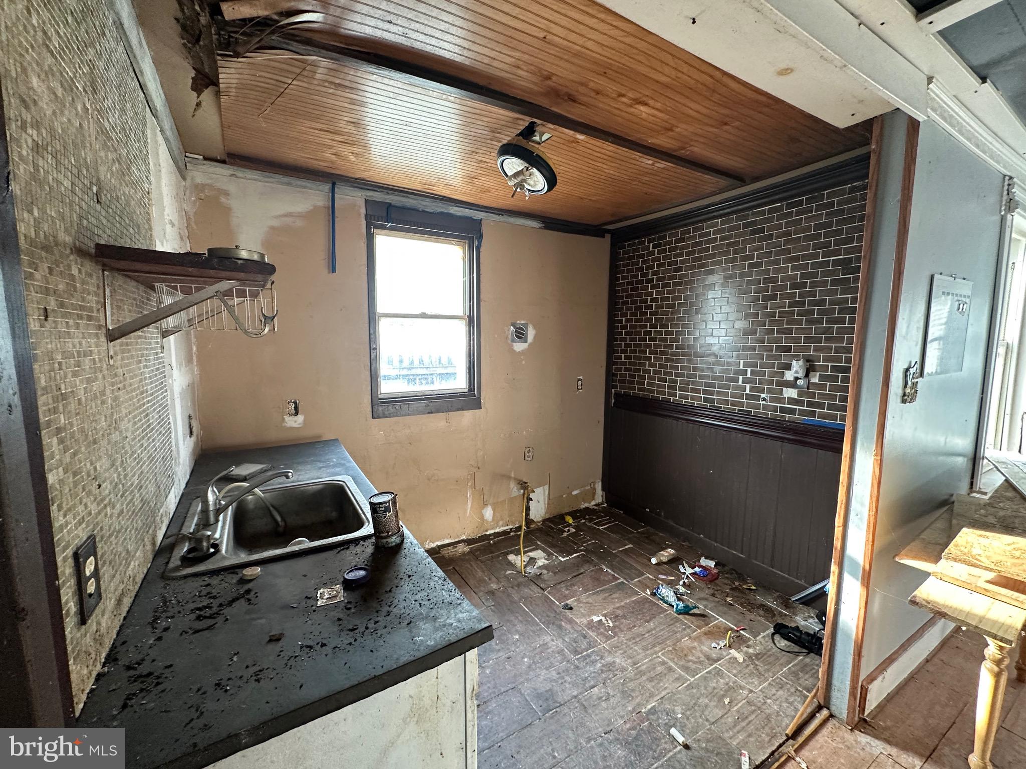 7112 Seaford Road Upper Darby, PA 19082 - Photo 3 of 13 Gallery Image 3
