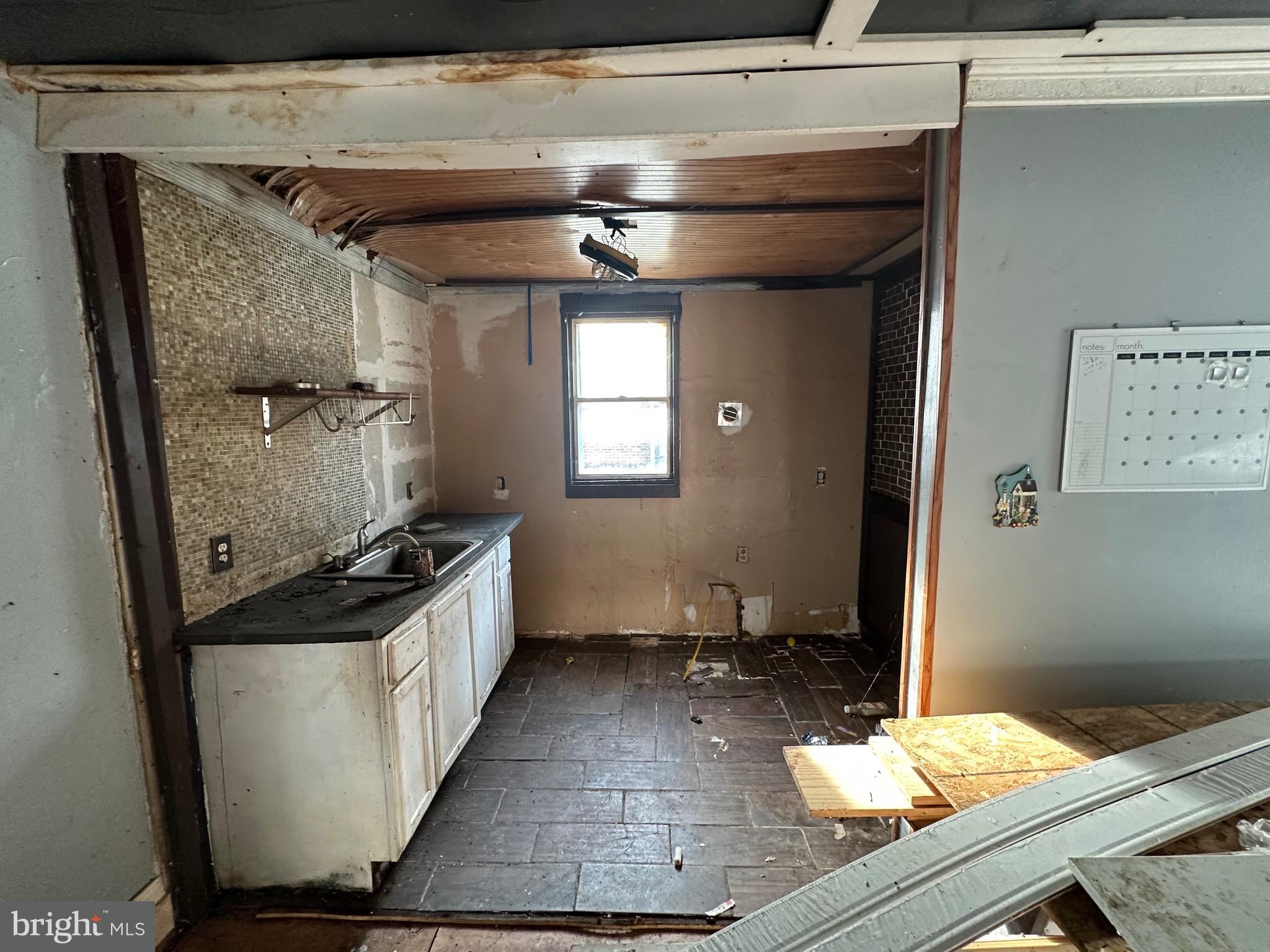 7112 Seaford Road Upper Darby, PA 19082 - Photo 4 of 13 Gallery Image 4