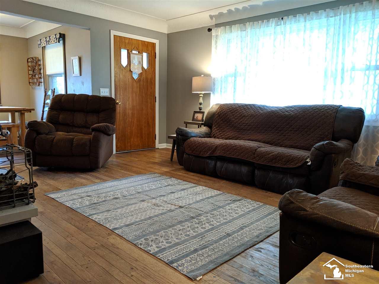 334 Lasalle Road Monroe, MI 48162 - Photo 2 of 32 Living Room