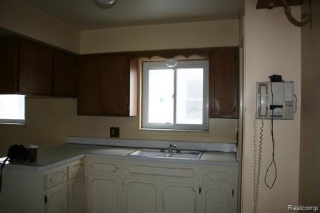2139 Ridgemont Kitchen newer upp