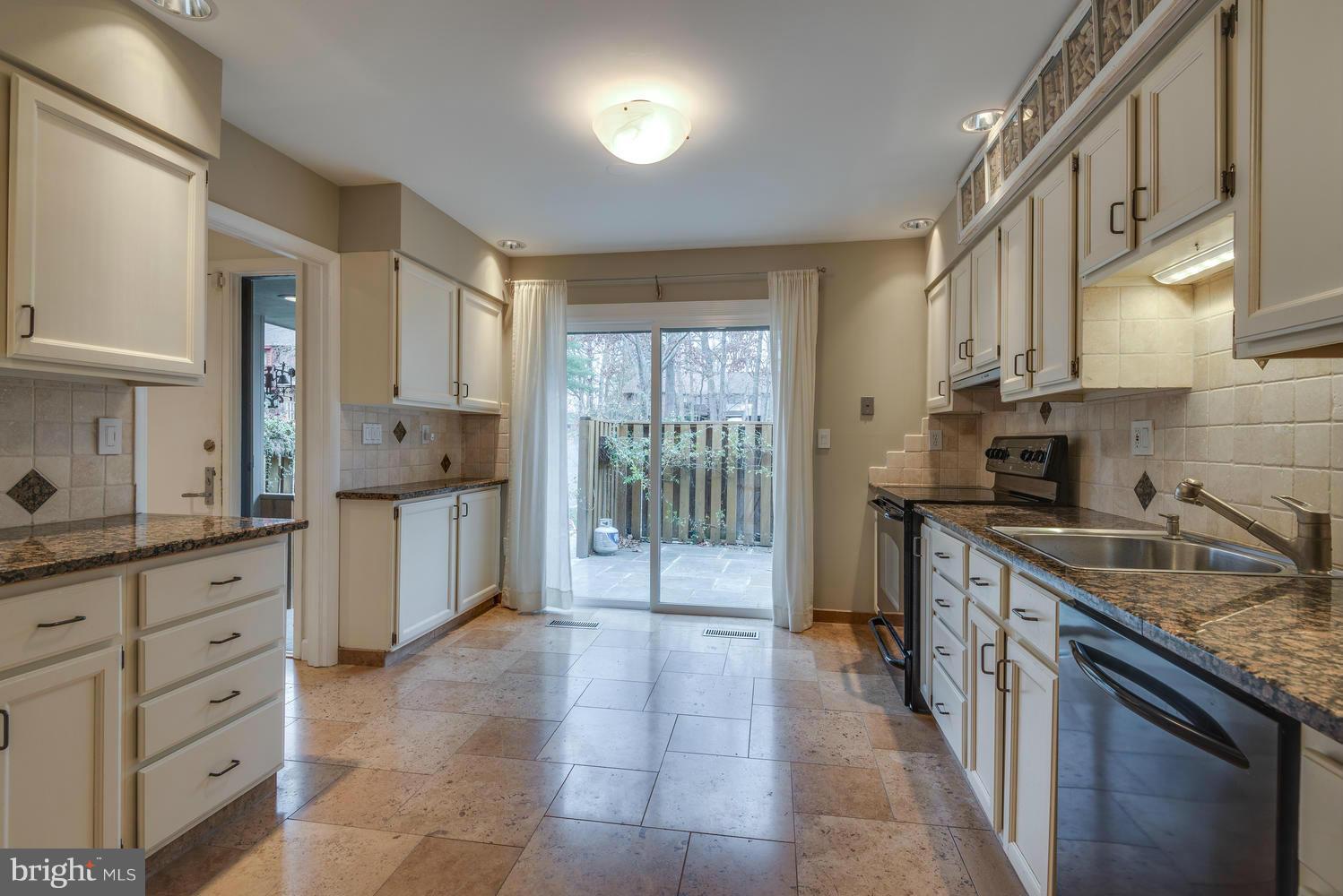 1958 Winterport Cluster Reston, VA 20191 - Photo 5 of 30 Kitchen