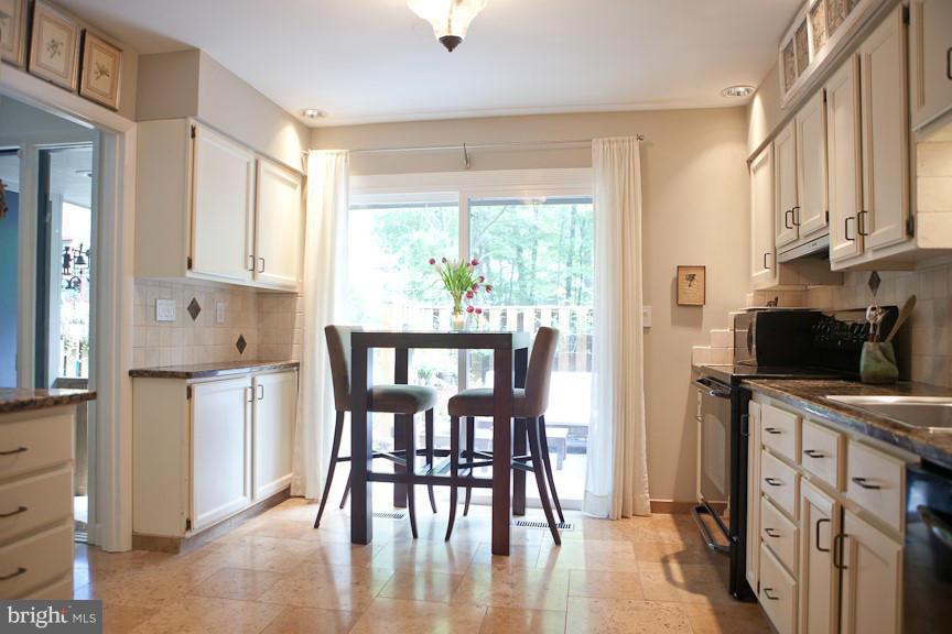 1958 Winterport Cluster Reston, VA 20191 - Photo 7 of 30 Kitchen