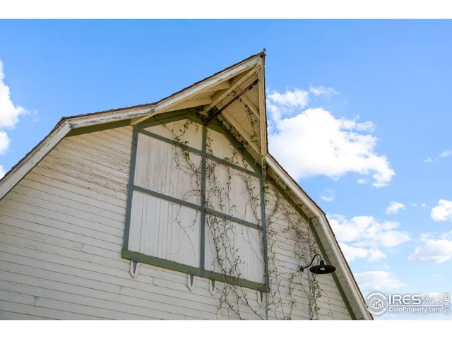 a view of a entertaining space